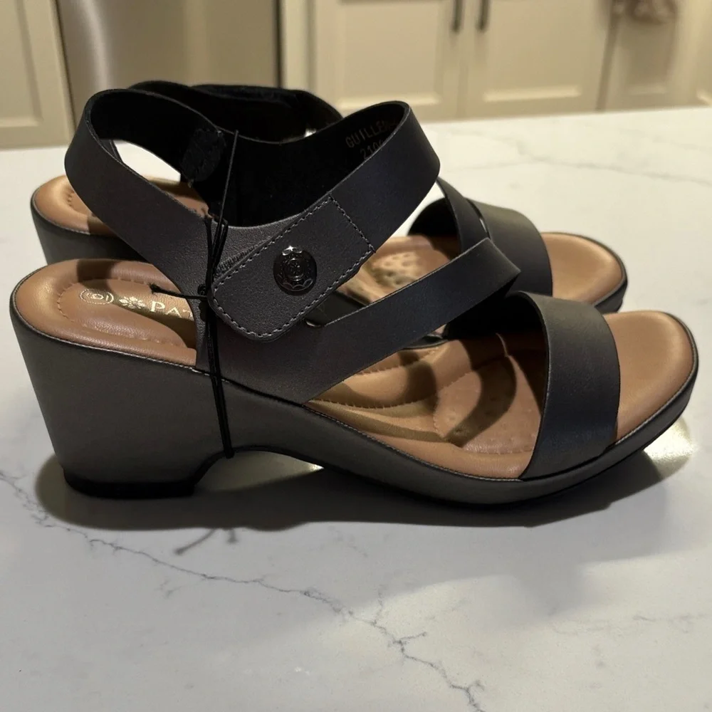 Chic  Strappy Women's Sandals New never worn - Picture 8 of 8